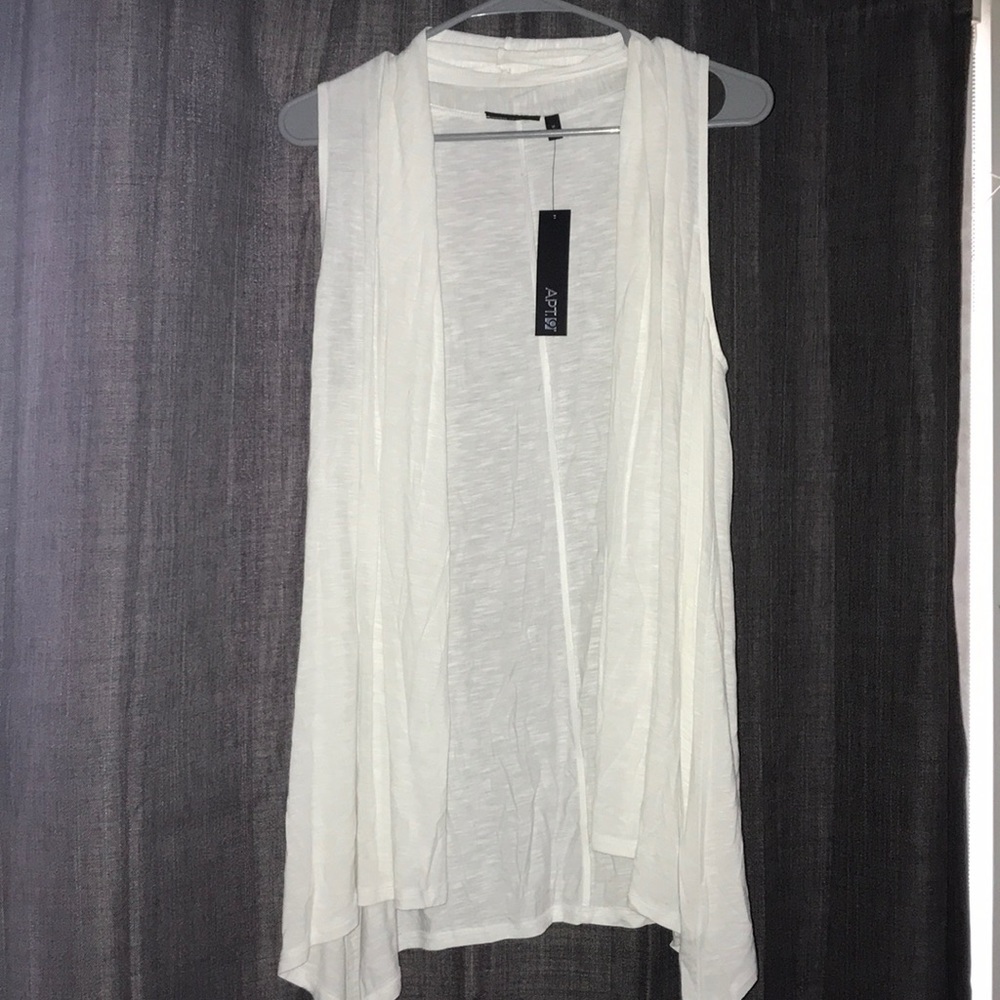 Sleeveless flyaway